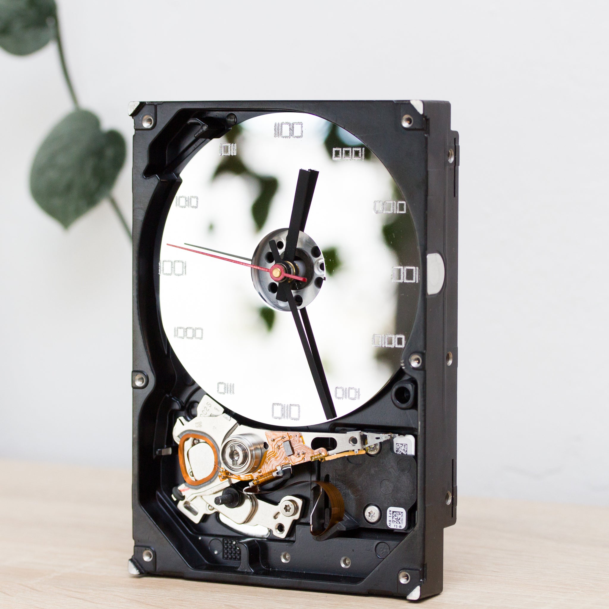 Desk clock made of recycled HDD drive
