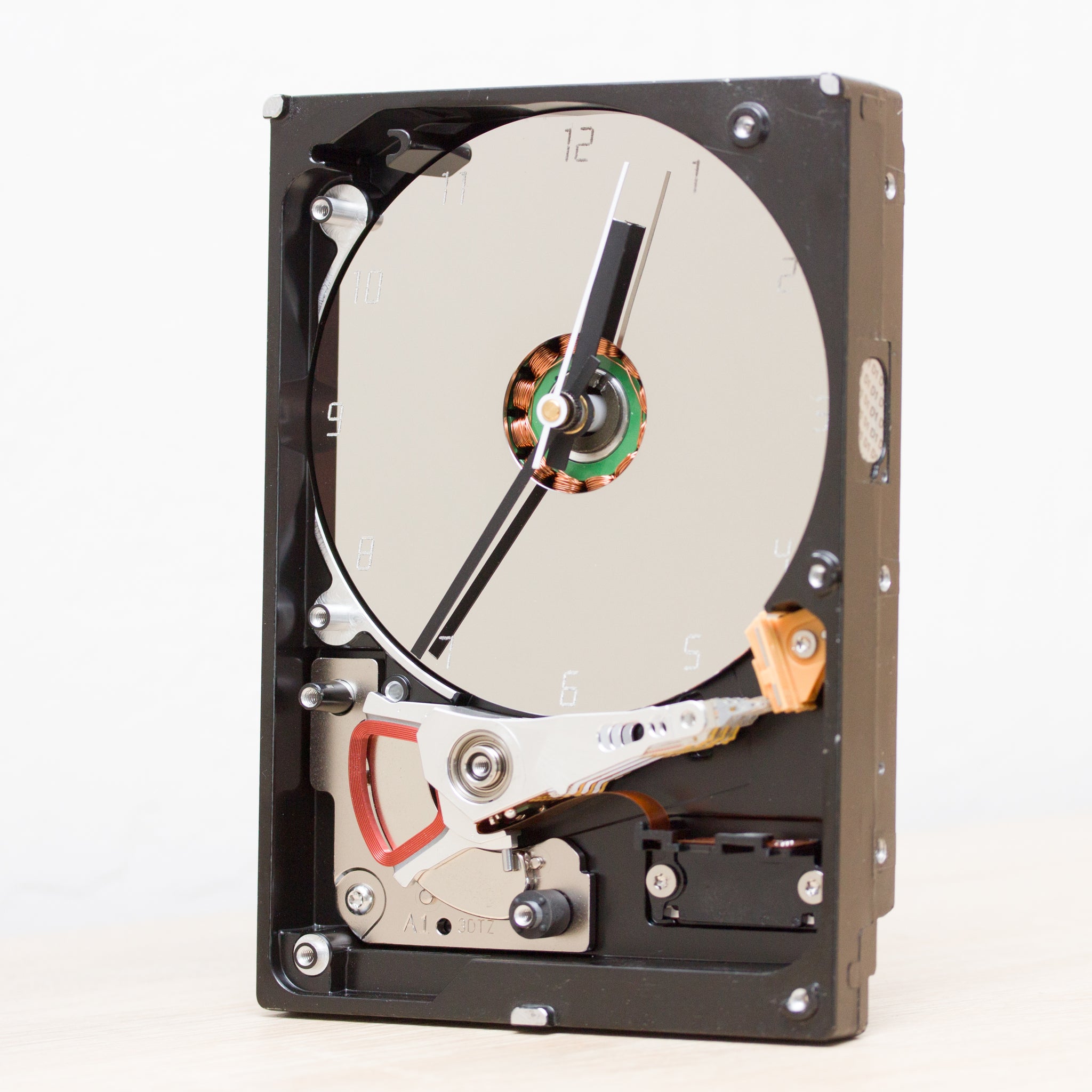 Clock for techie lover made of a recycled HDD