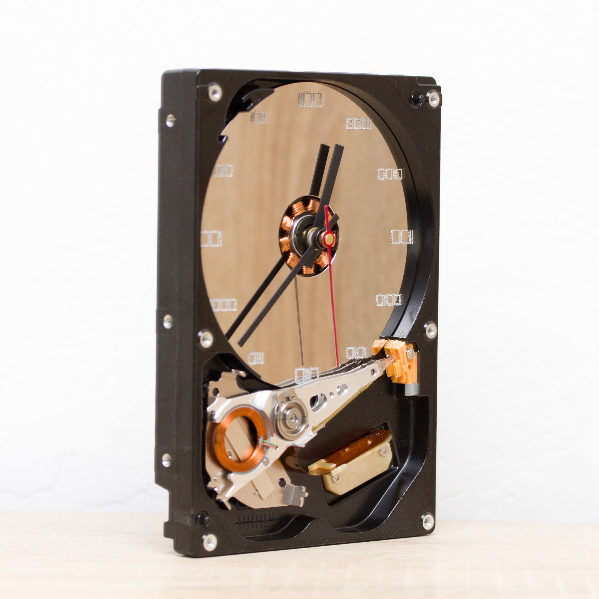 Clock for techie lover made of a recycled HDD