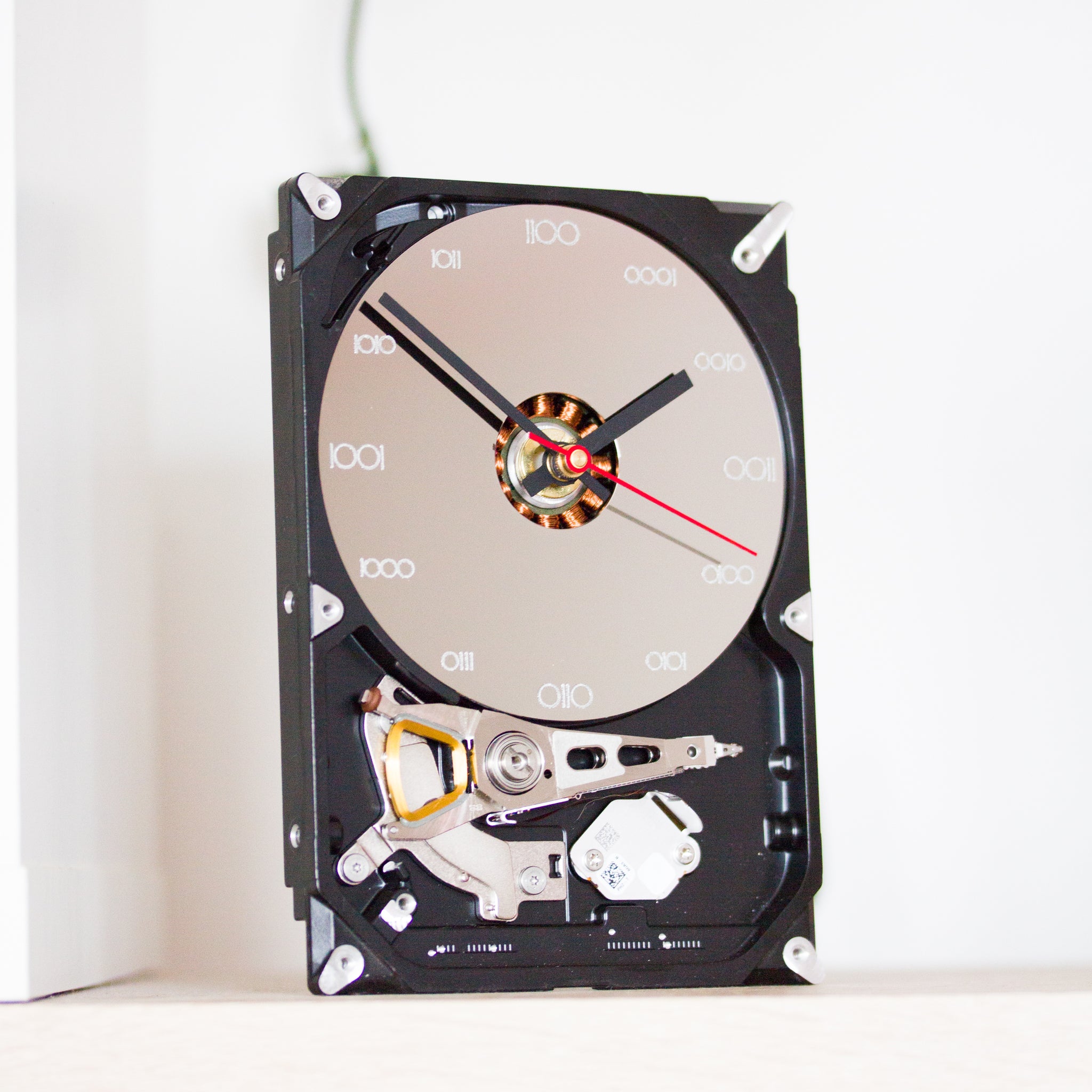 Desk clock made of recycled HDD drive