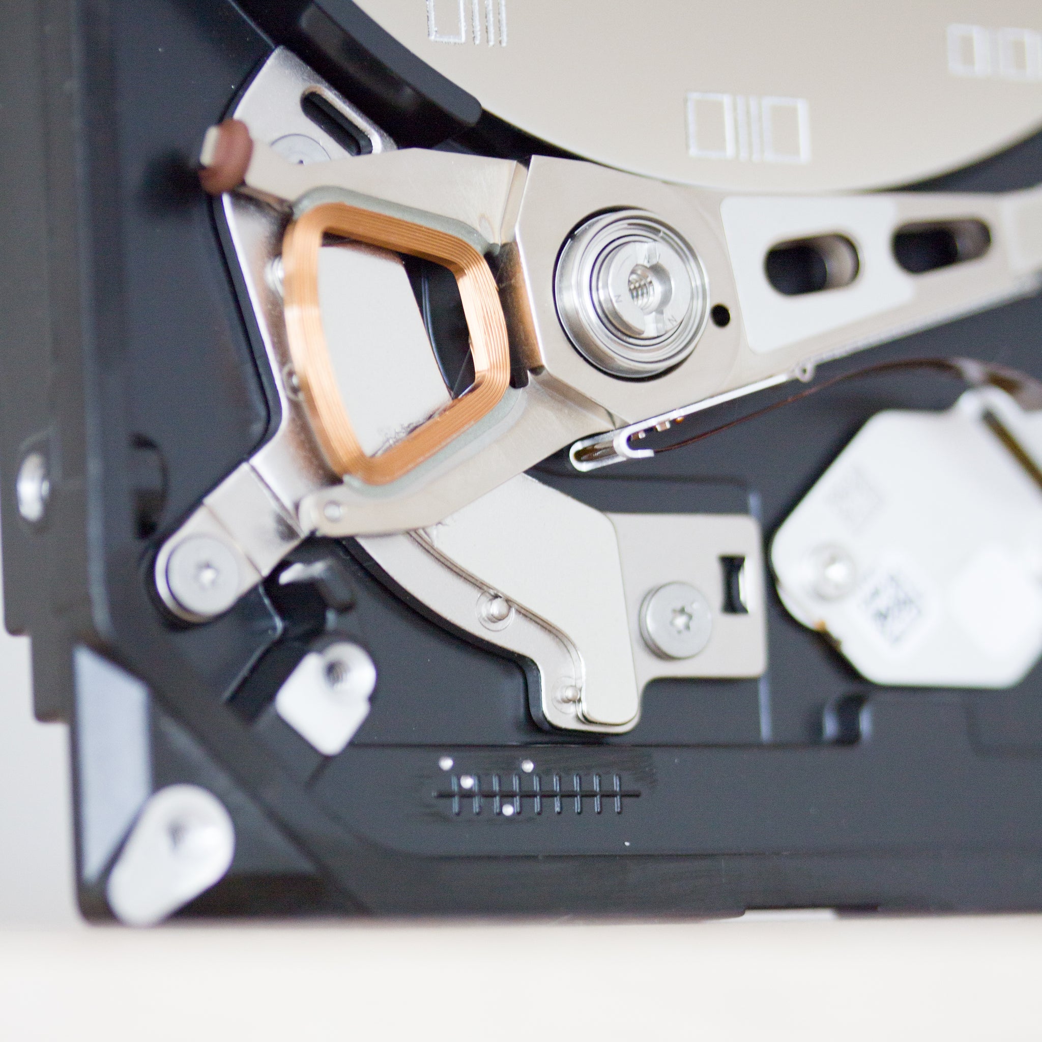 Desk clock made of recycled HDD drive
