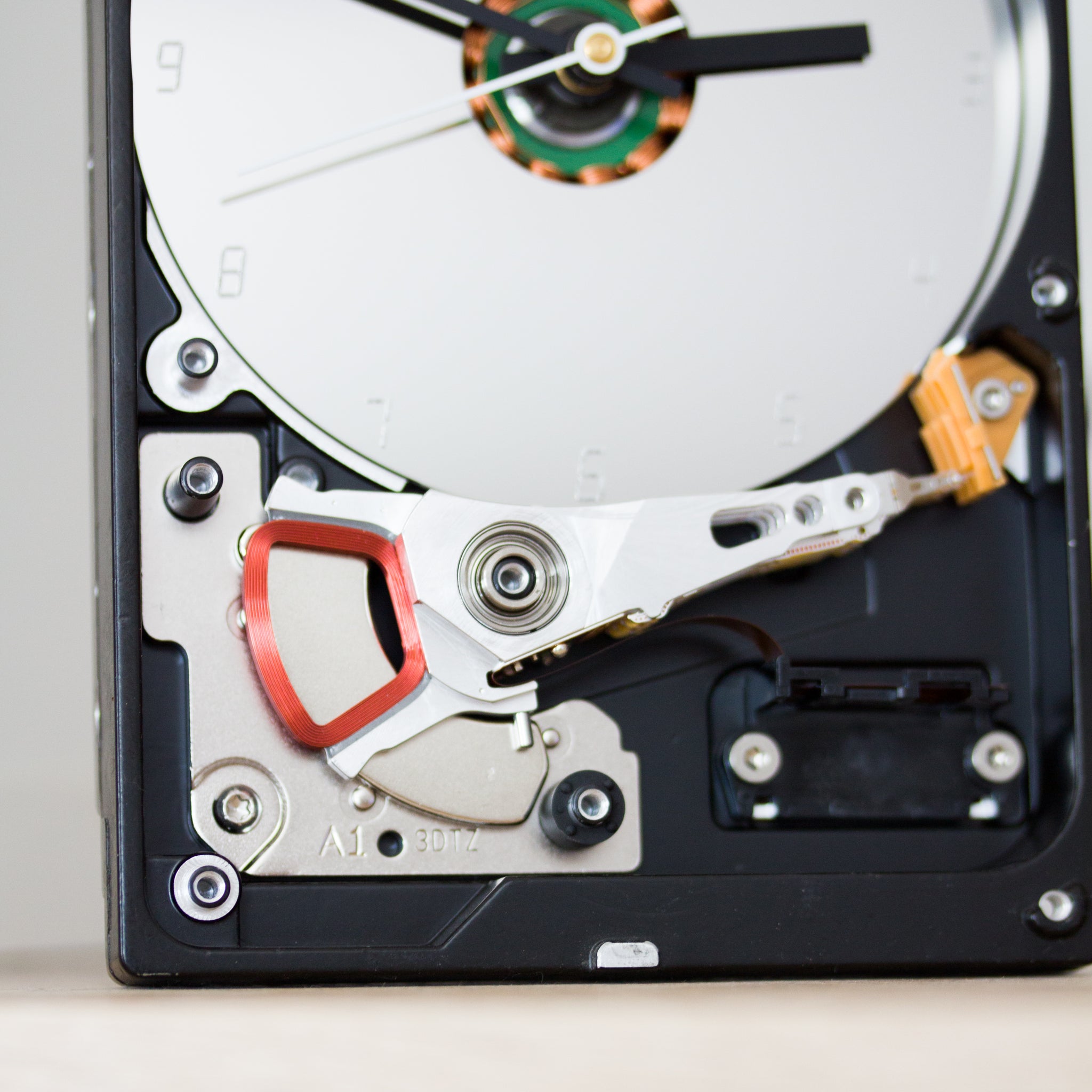 Clock for techie lover made of a recycled HDD