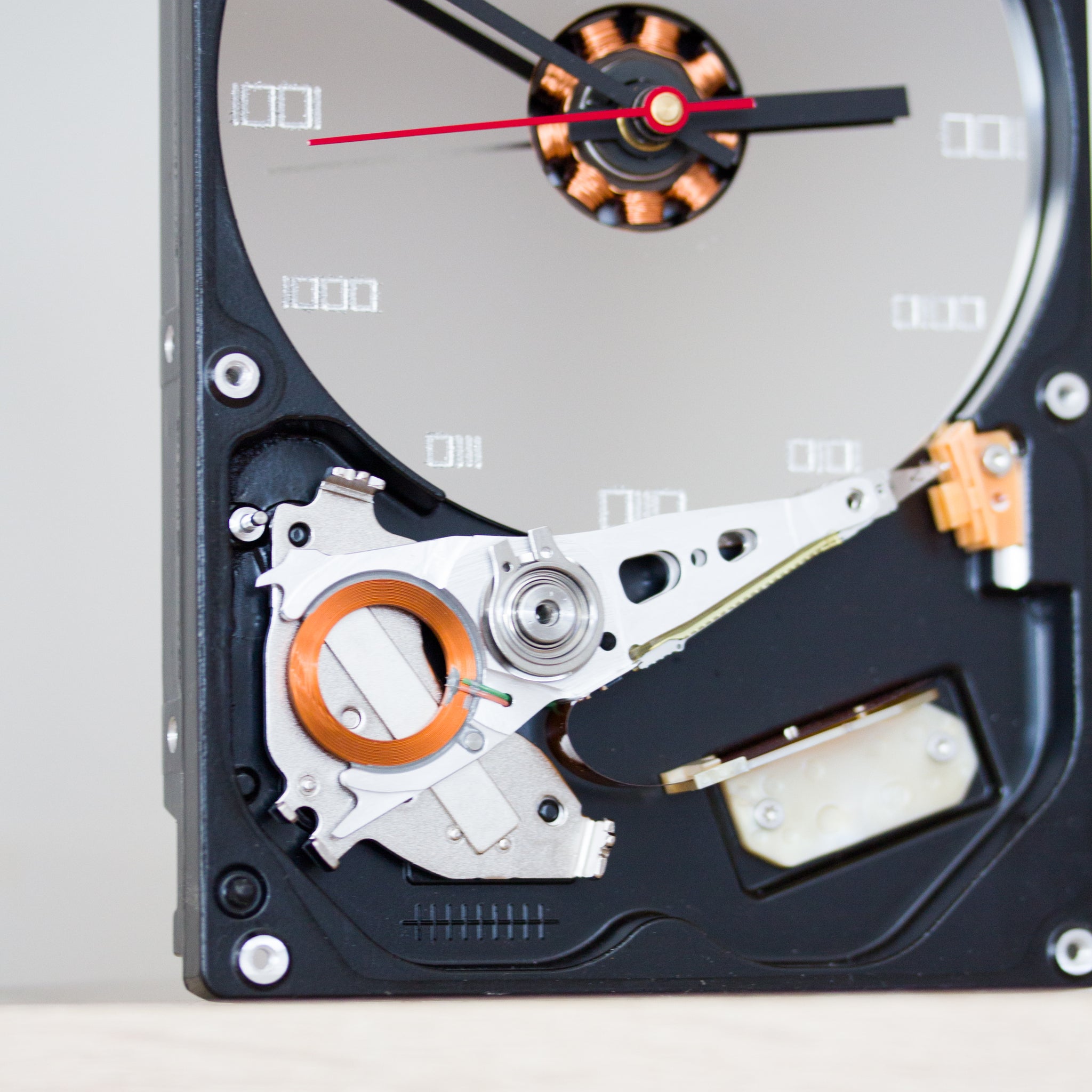 Clock for techie lover made of a recycled HDD