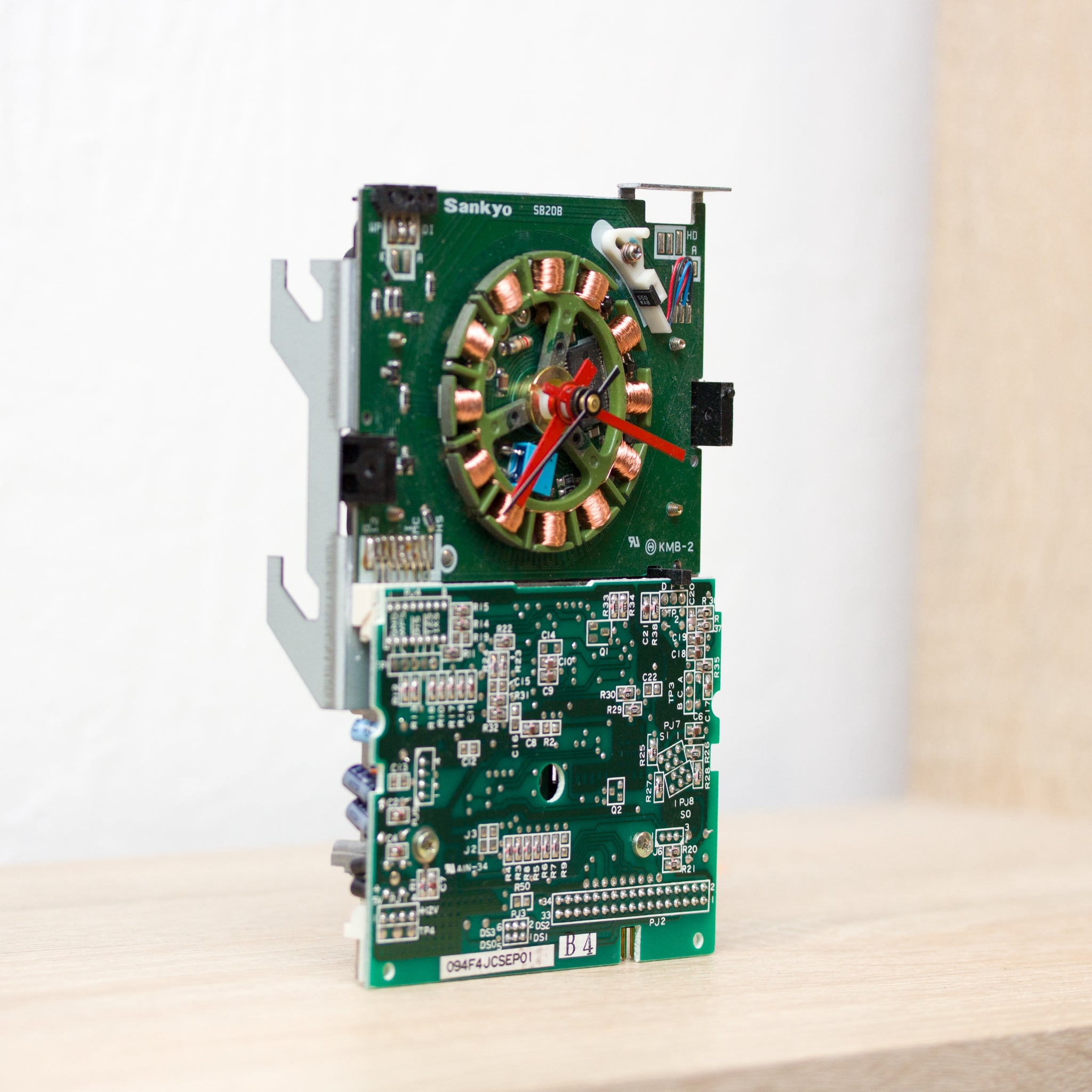 Desk clock made from a 3 1/2 inch floppy disk drive, FDD clock