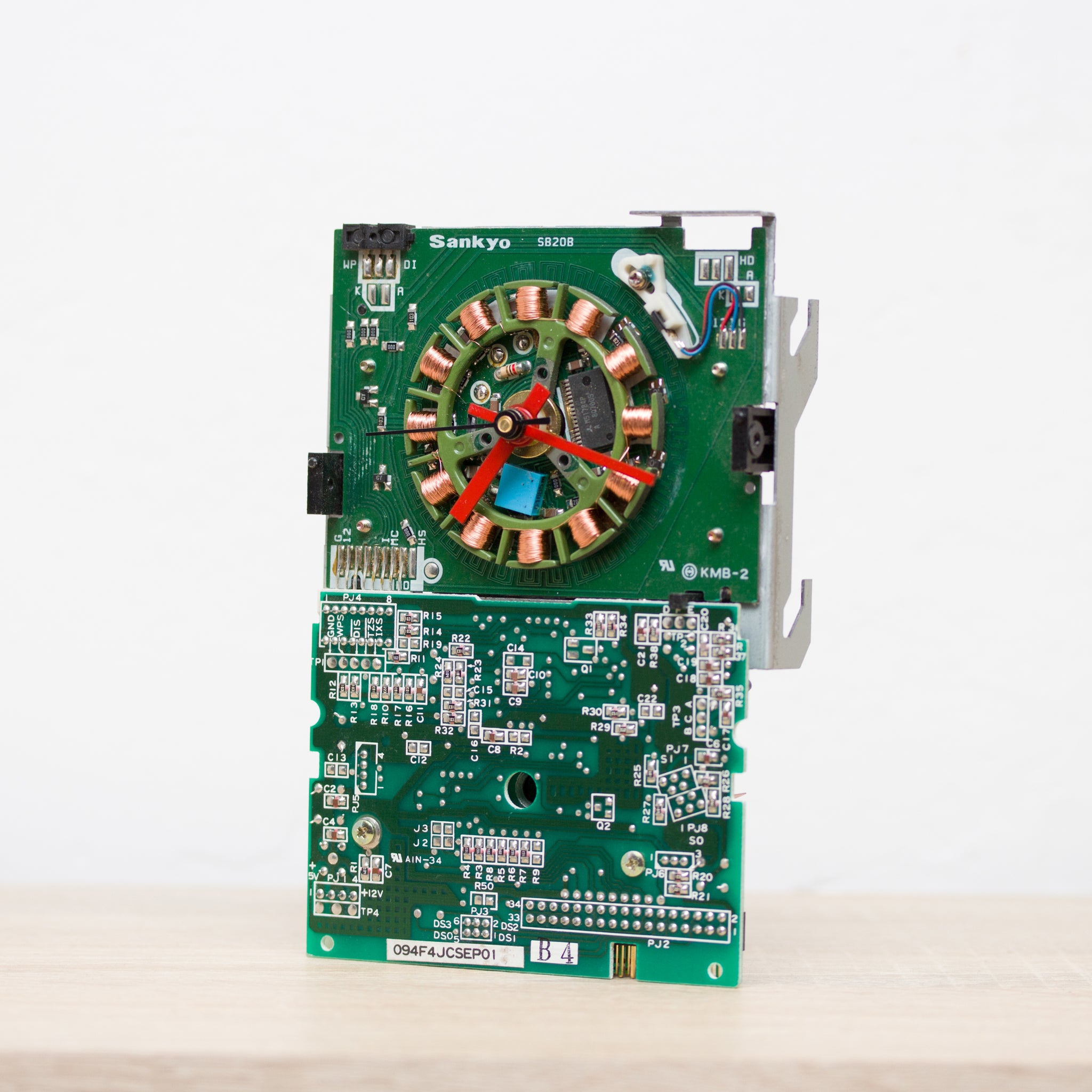 Desk clock made from a 3 1/2 inch floppy disk drive, FDD clock