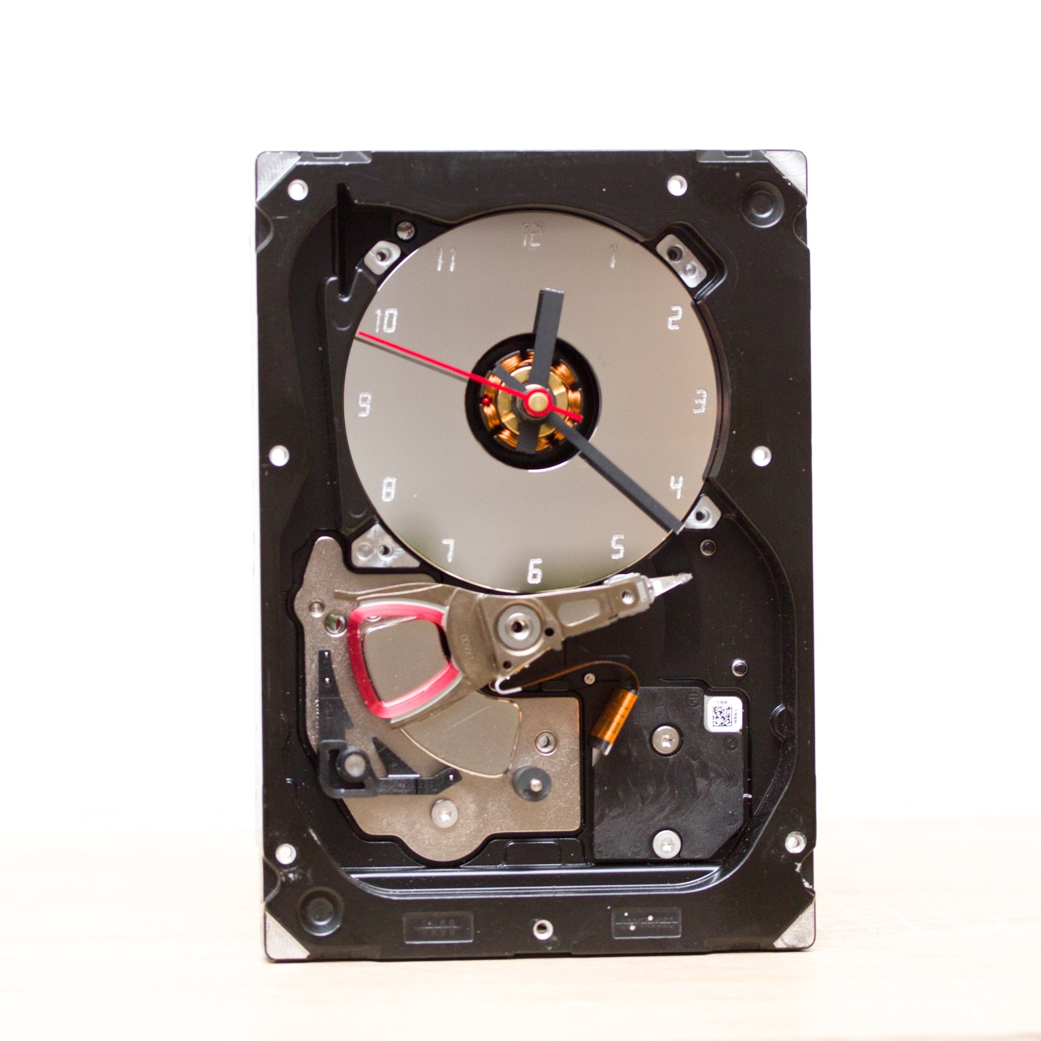 Clock for techie lover made of a recycled HDD