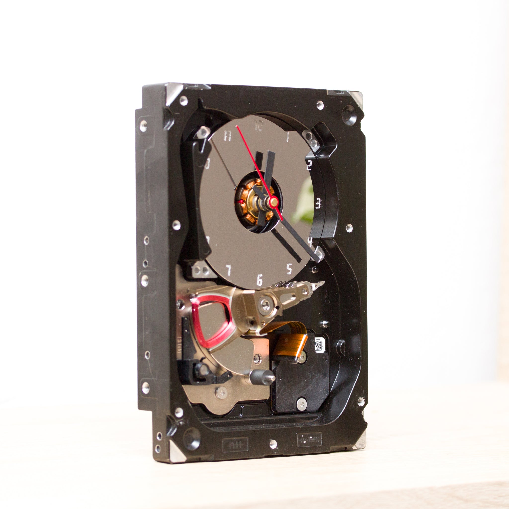 Clock for techie lover made of a recycled HDD