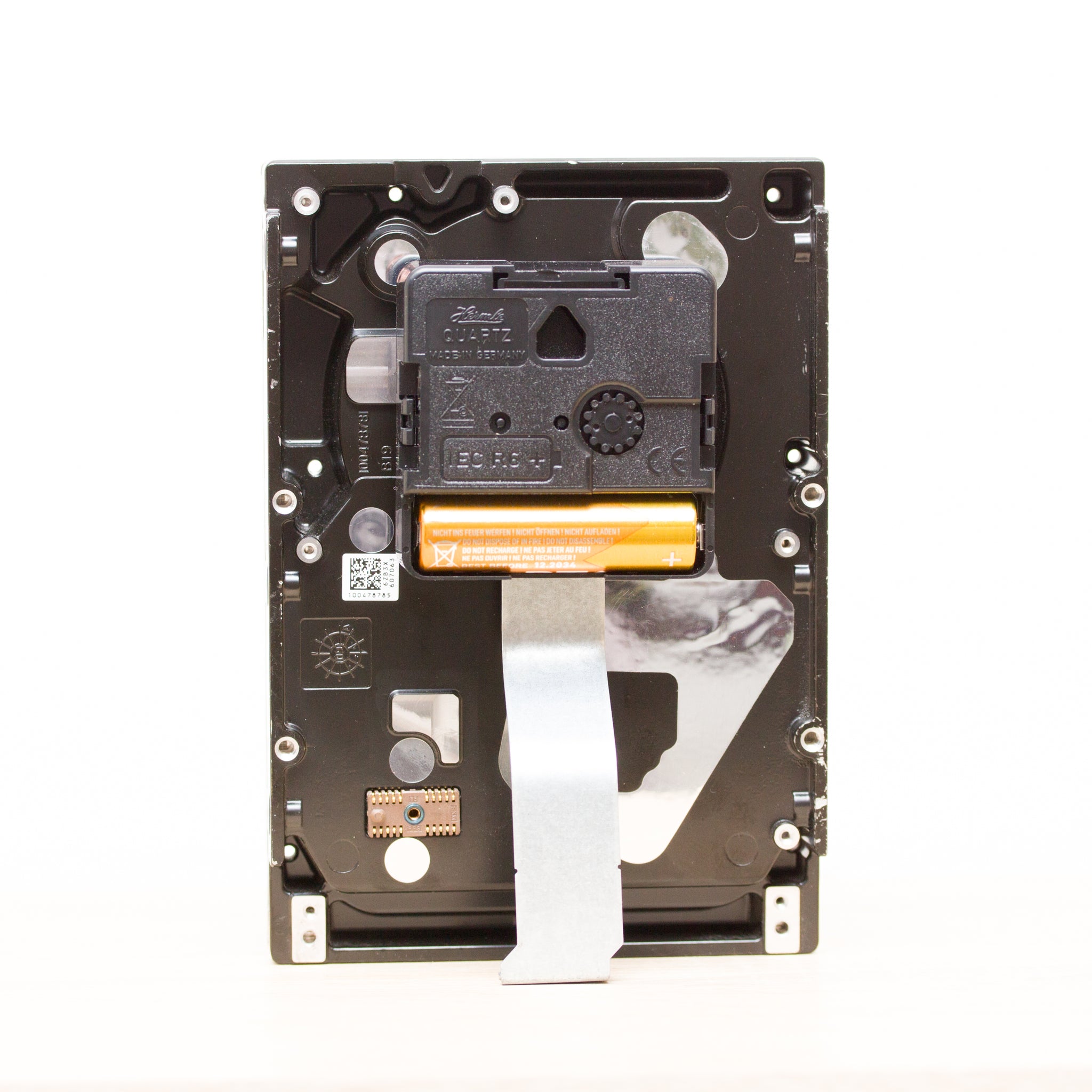 Clock for techie lover made of a recycled HDD