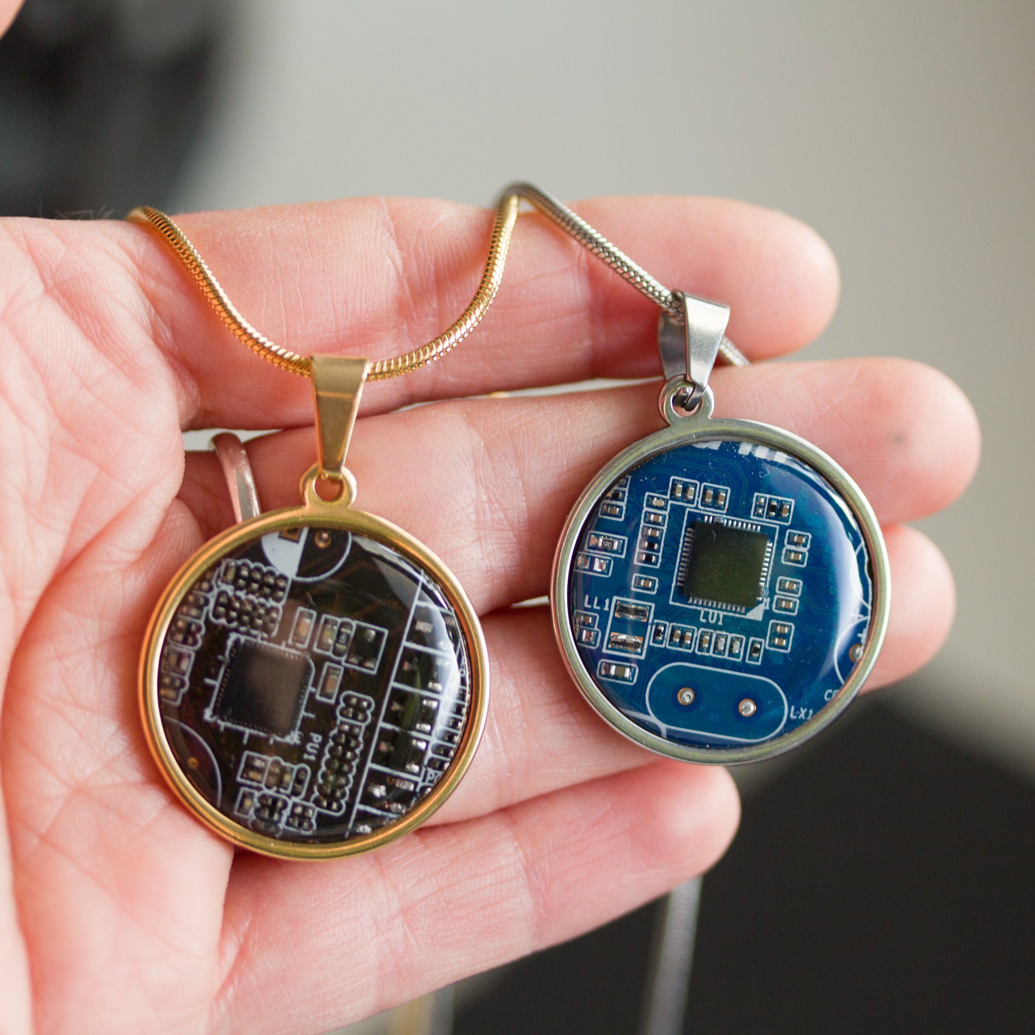 Circuit board necklace 25mm / 1 inch, round