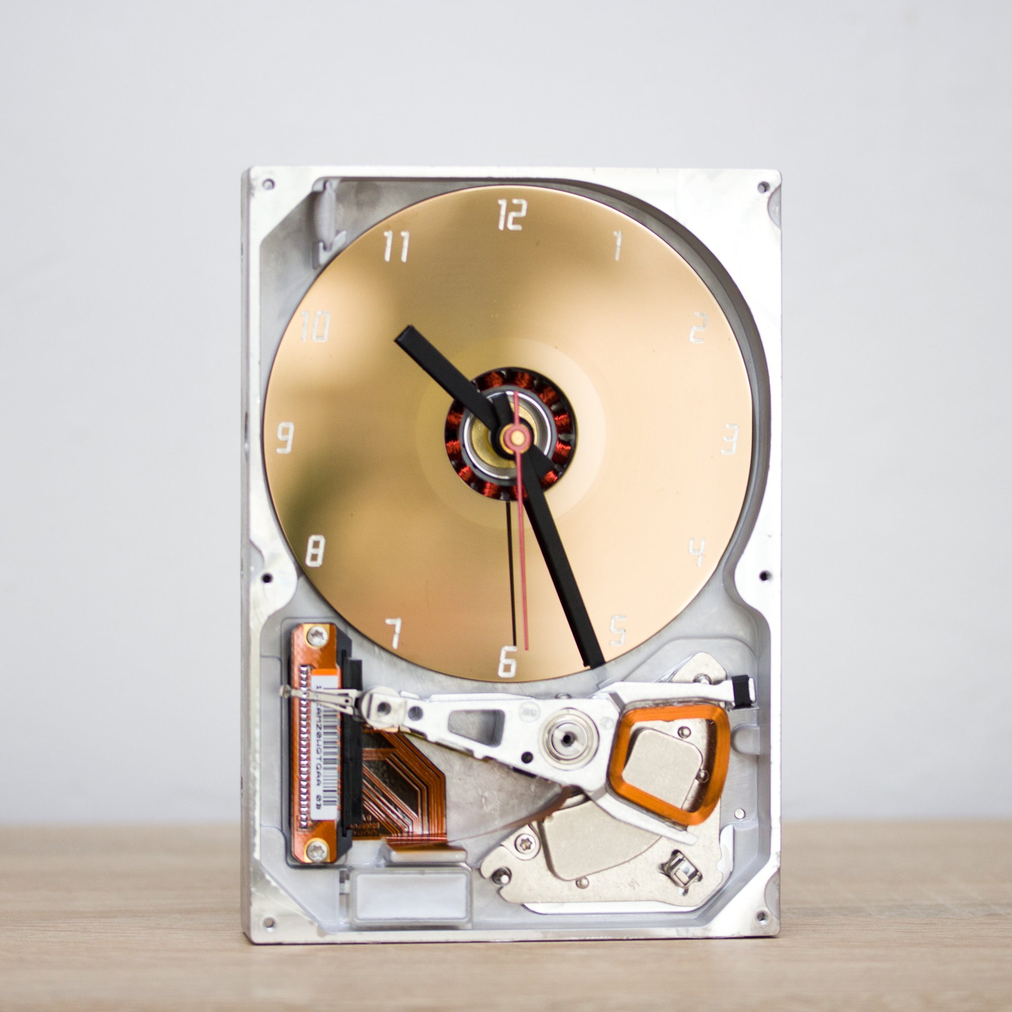 Desk clock made of recycled HDD drive