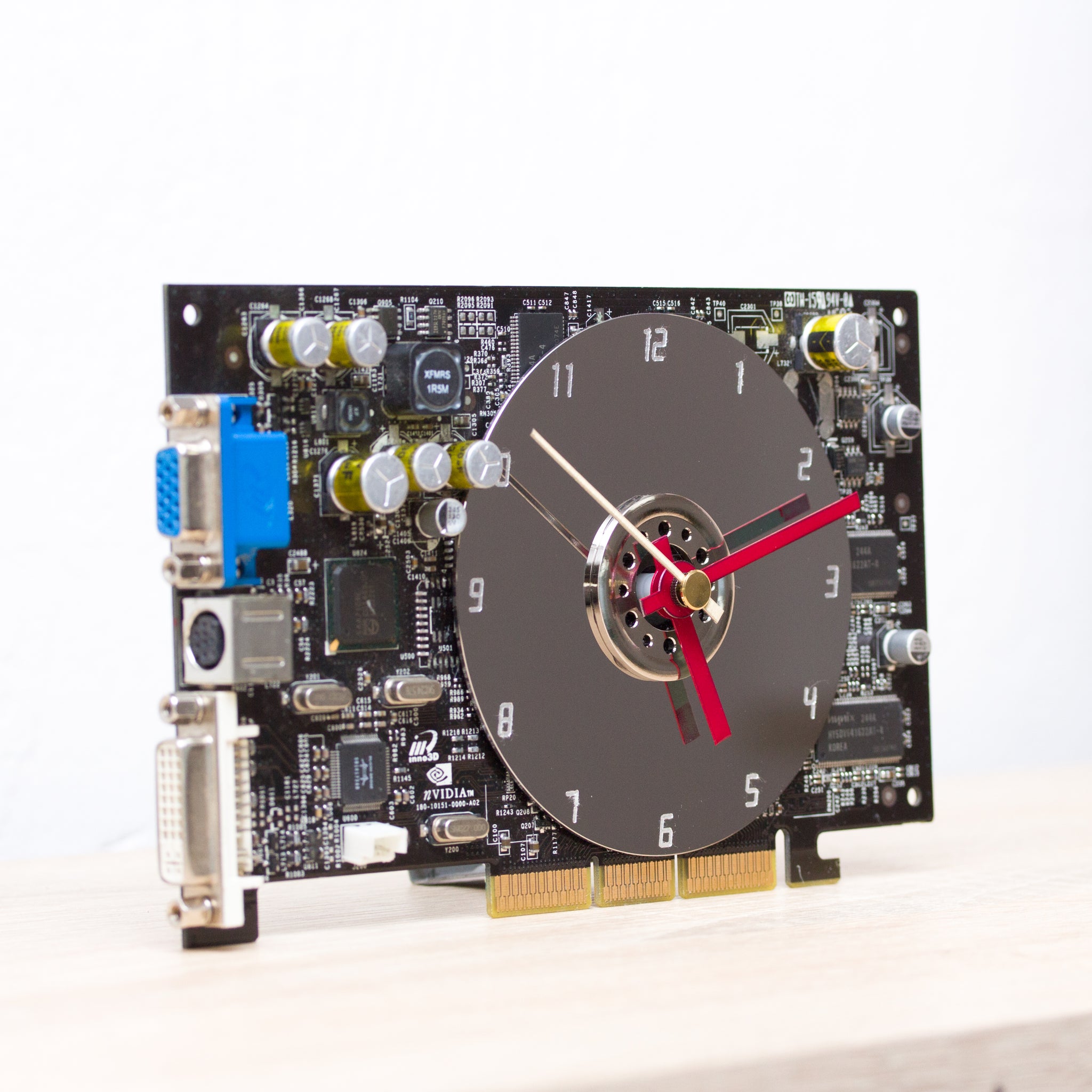 Desk clock for geeky office - Recycled black graphics card