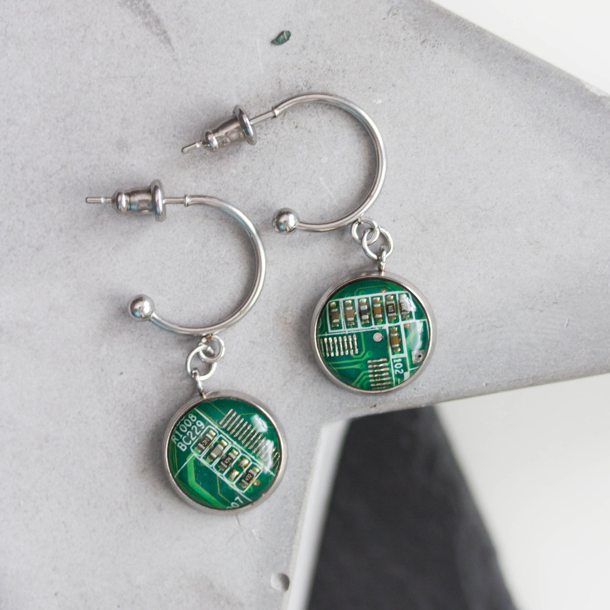 Stud earrings with 12mm round circuit board pendants, steel wires