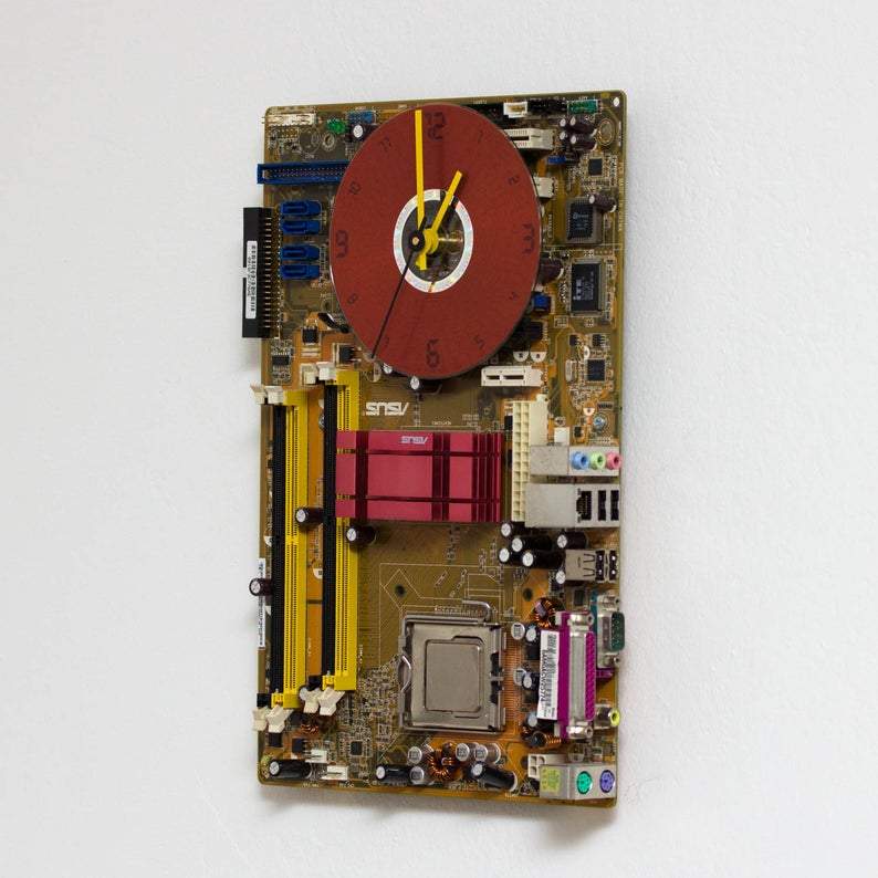 Geeky Wall Clock made of circuit board