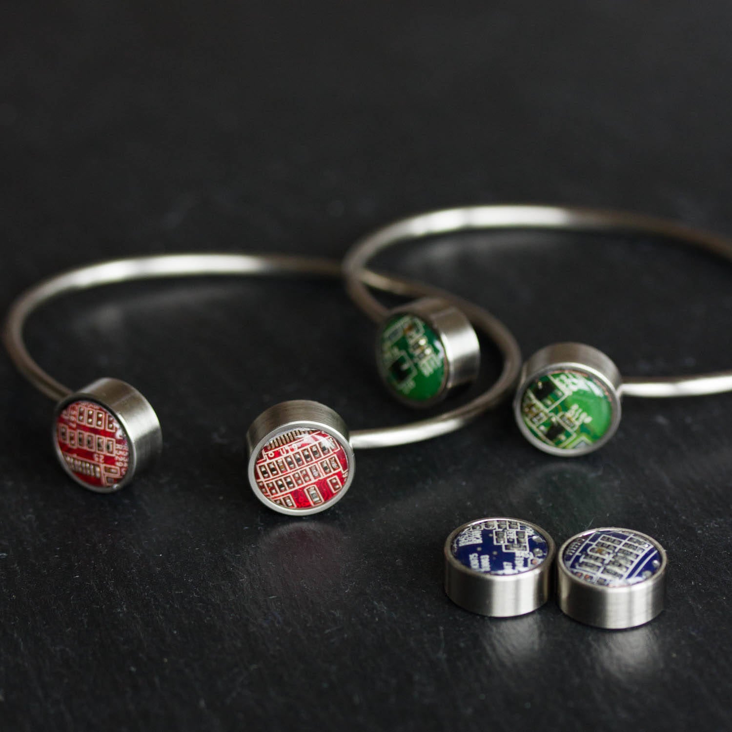 Bangle bracelet with interchangeable buttons